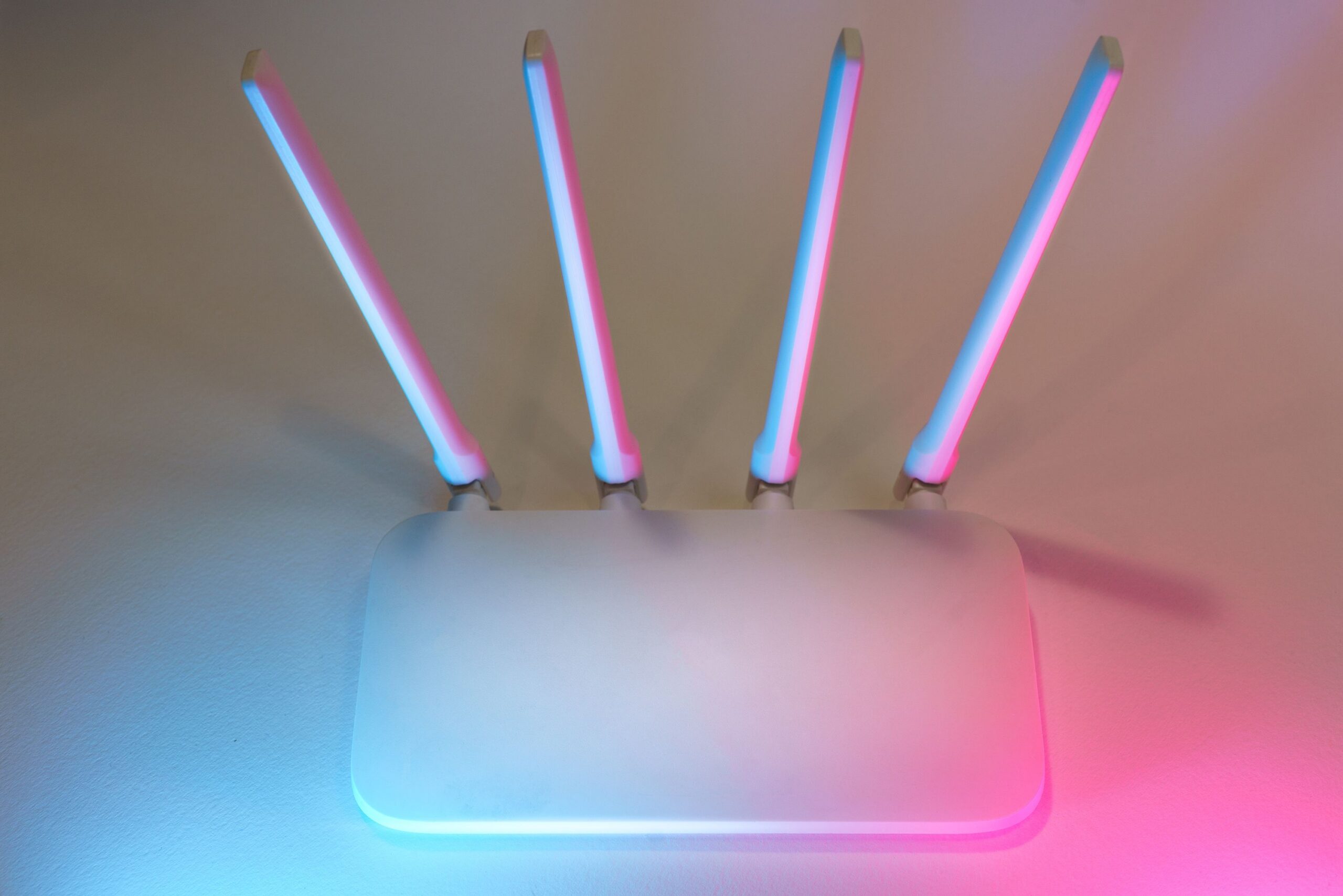 Wi-Fi router so štyrmi anténami